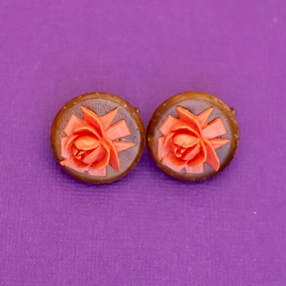 Vintage Red Rose Floral Circle Wooden Clip On Earrings - V24 - Picture 1 of 2